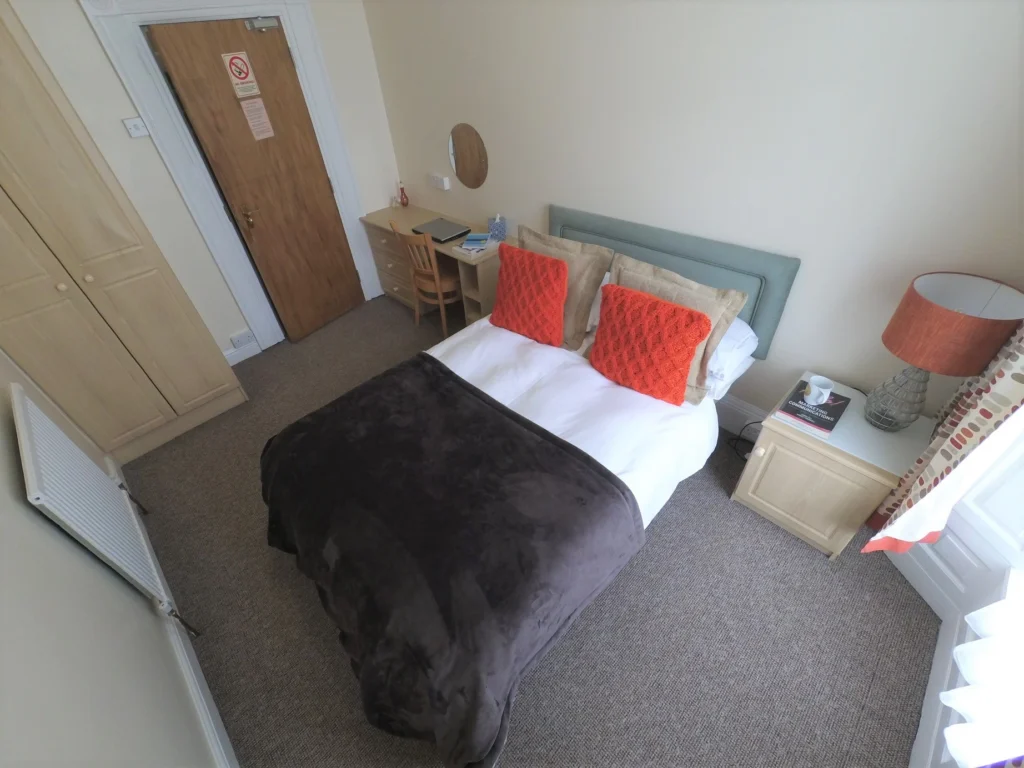 Room 6 bedroom - Double with Private Bathroom, 1st Floor