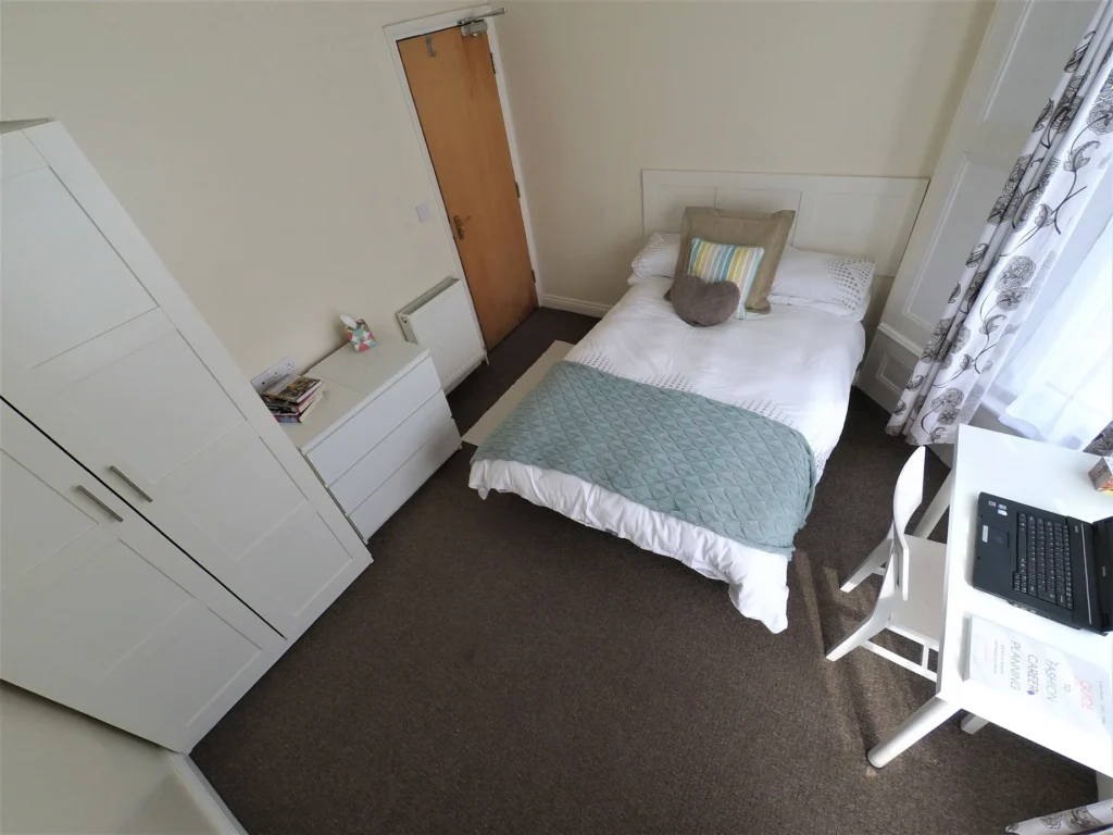 Room 11 bedroom - Double with Private Bathroom, Ground Floor