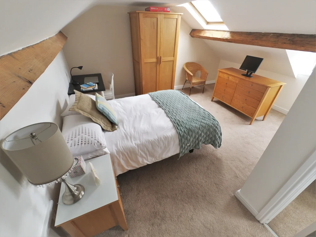 Room 17 bedroom - Extra Large Double En-Suite, Loft