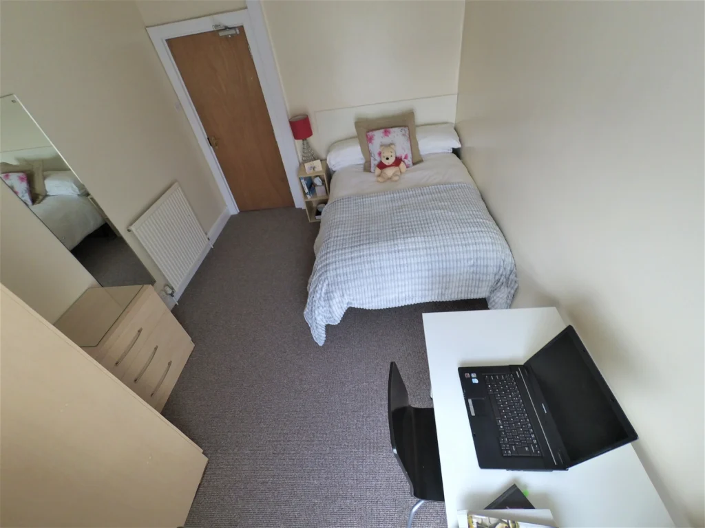 Room 32 bedroom - Double with Private Bathroom, 2nd Floor