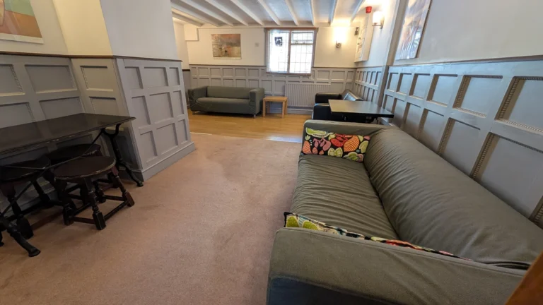Shared lounge - Rooms 1-18