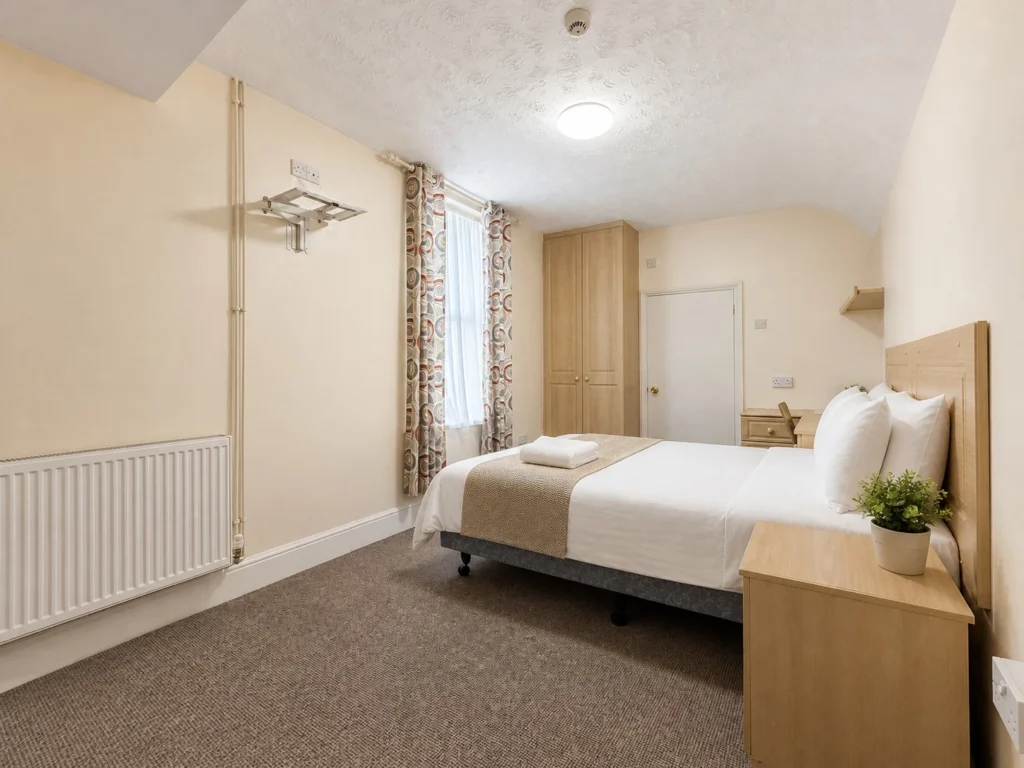 Room 10 bedroom - Extra Large Double En-Suite, Ground Floor