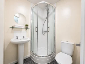Room 18 en-suite bathroom - Double En-Suite, 2nd Floor