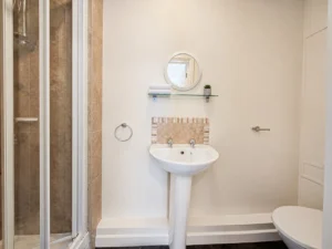 Room 21 en-suite bathroom - Double En-Suite, 1st Floor