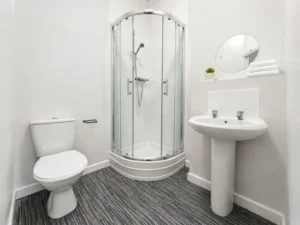 Room 26 en-suite bathroom - Double En-Suite, Ground Floor