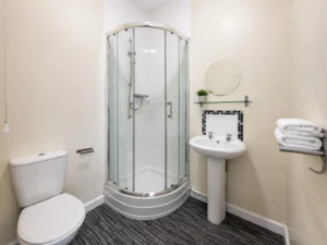 Room 27 en-suite bathroom - Double En-Suite, 1st Floor
