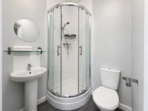 Room 29 en-suite bathroom - Double En-Suite, 1st Floor