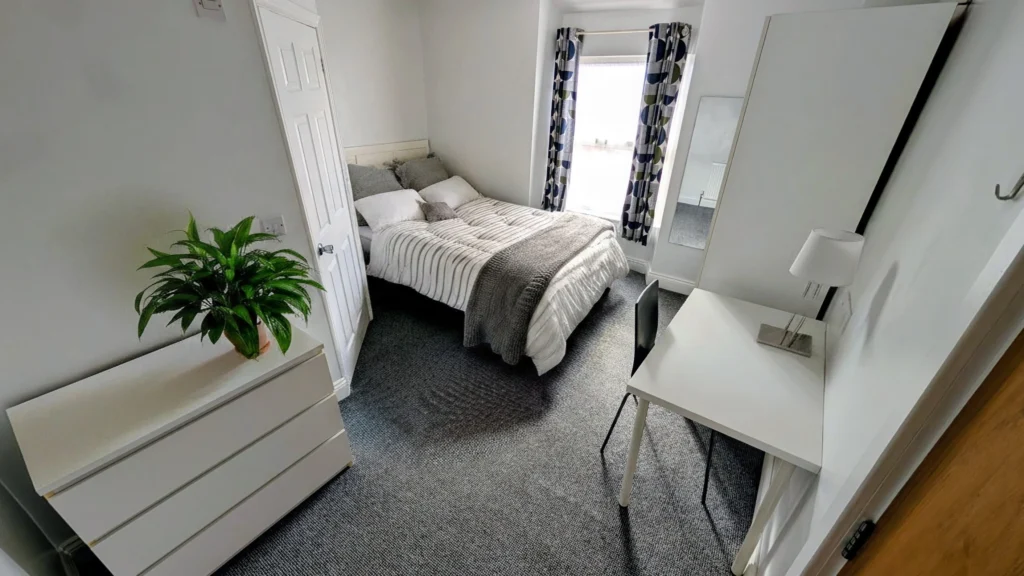 Room 30 bedroom - Double En-Suite, 2nd Floor